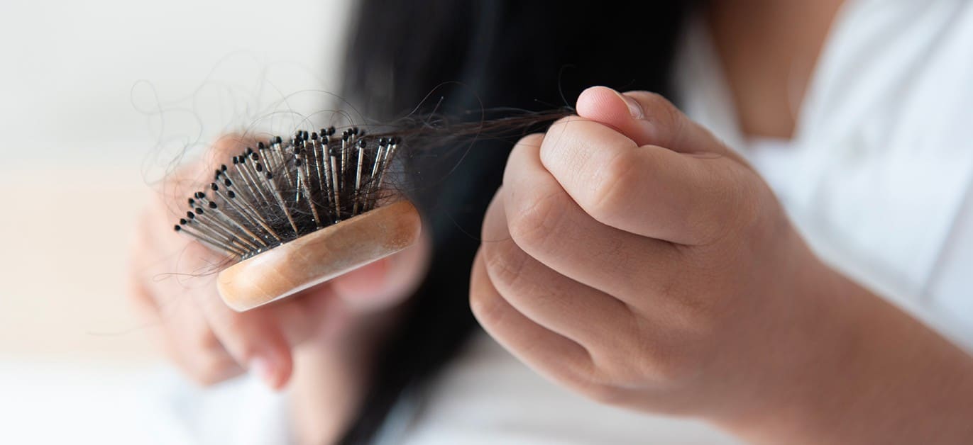 Les solutions contre la chute des cheveux saisonnière - Greffe de cheveux Paris Trocadéro